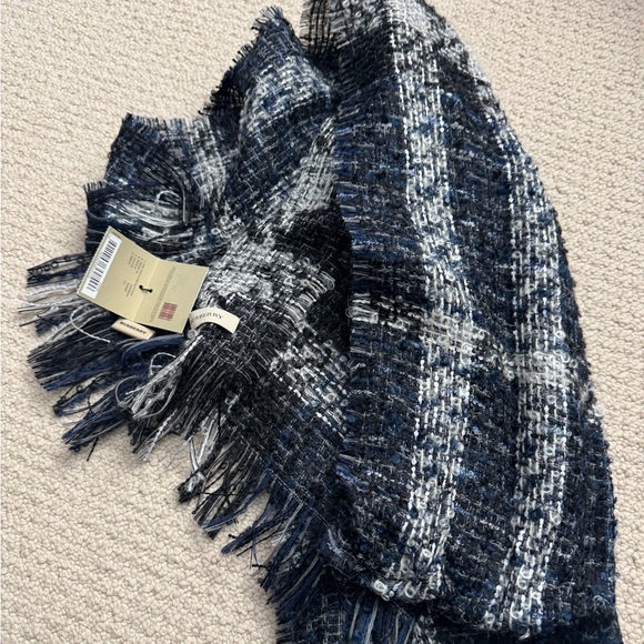 Burberry Accessories - NWT-Burberry scarf🧣